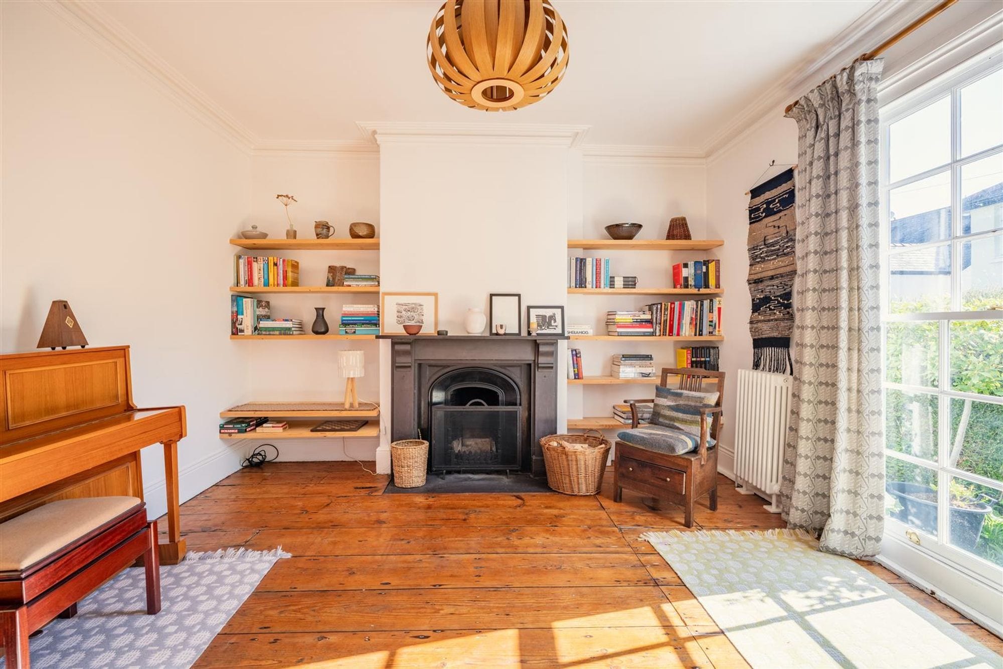 Uppergate Street, Conwy, LL32